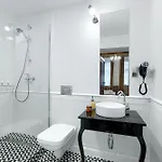 1899 By Platinum Apartment *